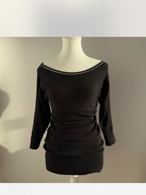 GUESS Black Off-Shoulder Chain-Trim Ribbed Knit Sweater